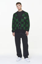 Pegador Todd Checkered Knit Cardigan Onyx Black British Green Ganzkörper Bild aus der Built to Last Kollektion für Herren