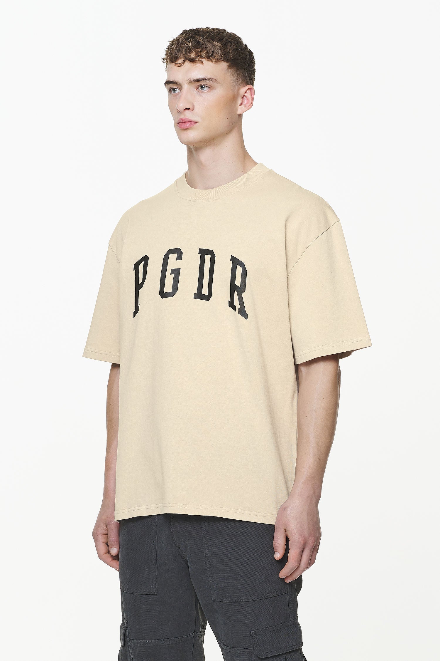 Pegador Layton Oversized Tee Vintage Washed Kingdom Beige Seitenansicht aus der Built to Last Kollektion für Herren