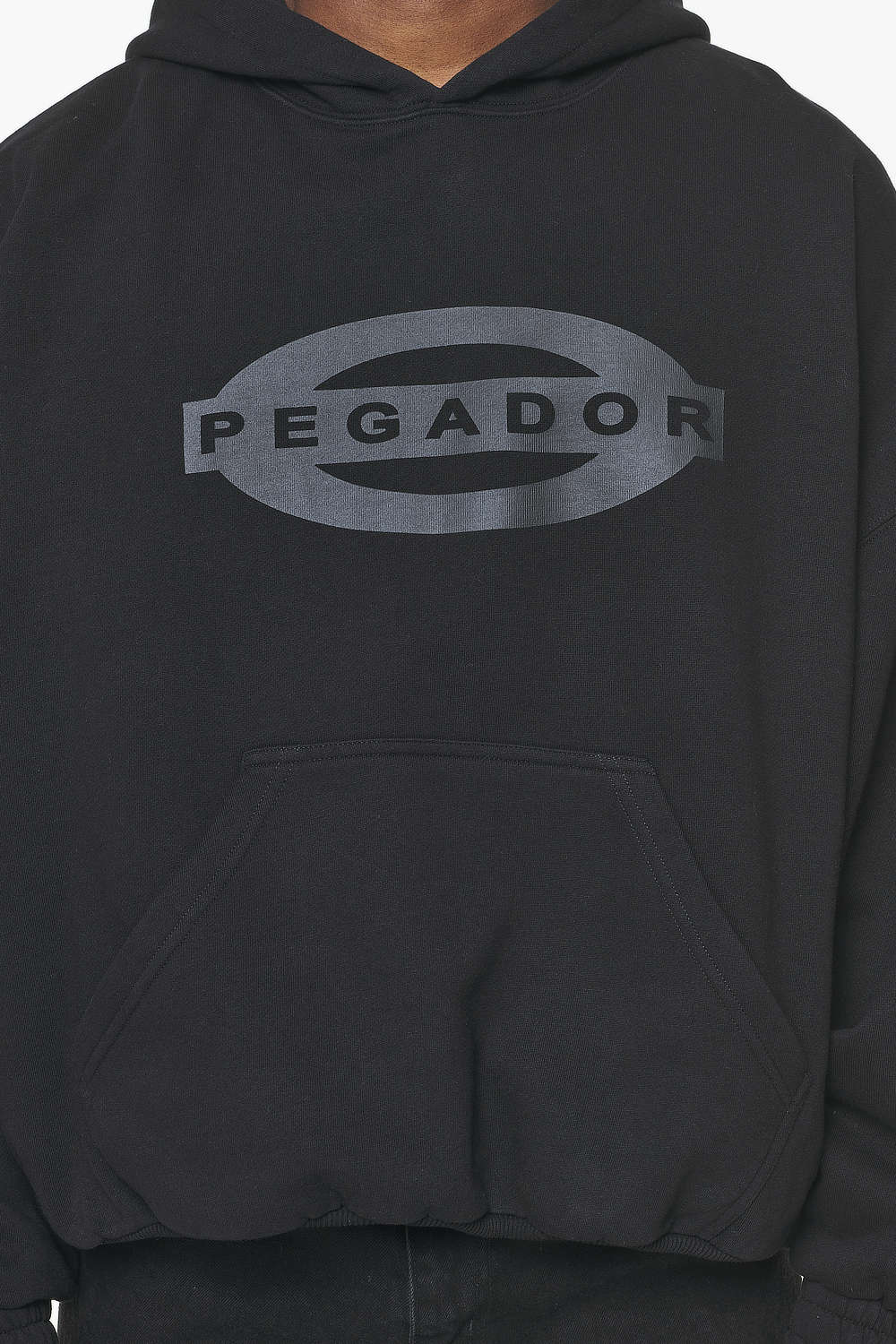 Pegador Loom Loose Hoodie Vintage Washed Onyx Black Detailshot aus der Built to Last Kollektion für Herren