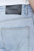 Pegador Withy Distressed Ankle Jeans Washed Light Blue Detailshot aus der Built to Last Kollektion für Herren