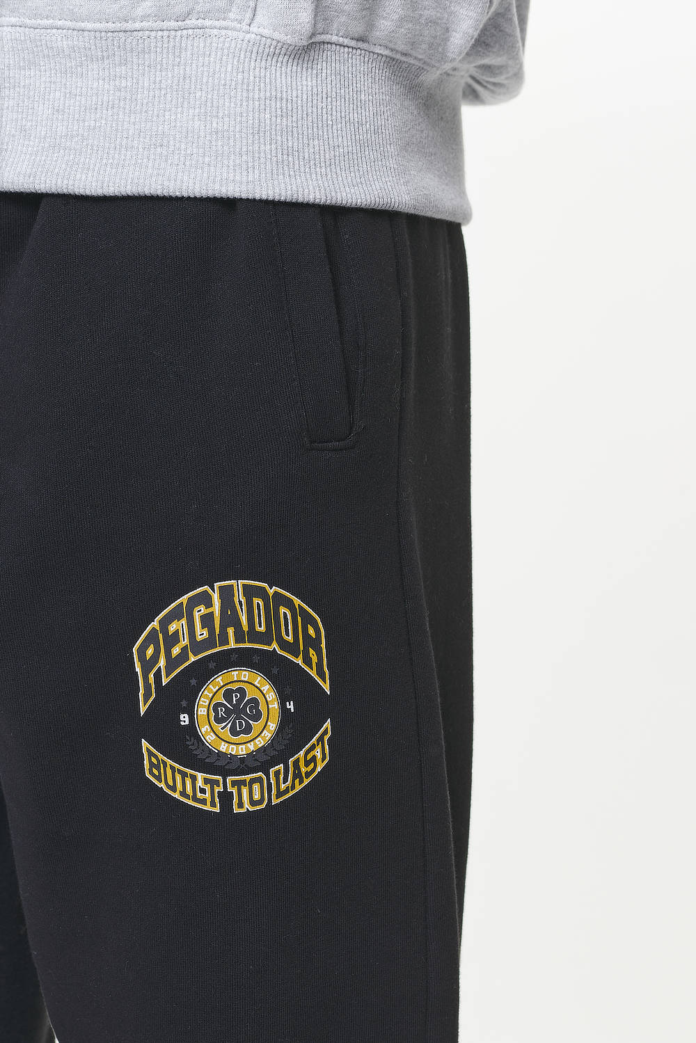 Pegador Smith Heavy Sweat Pants Vintage Washed Onyx Black Detailshot aus der Built to Last Kollektion für Herren