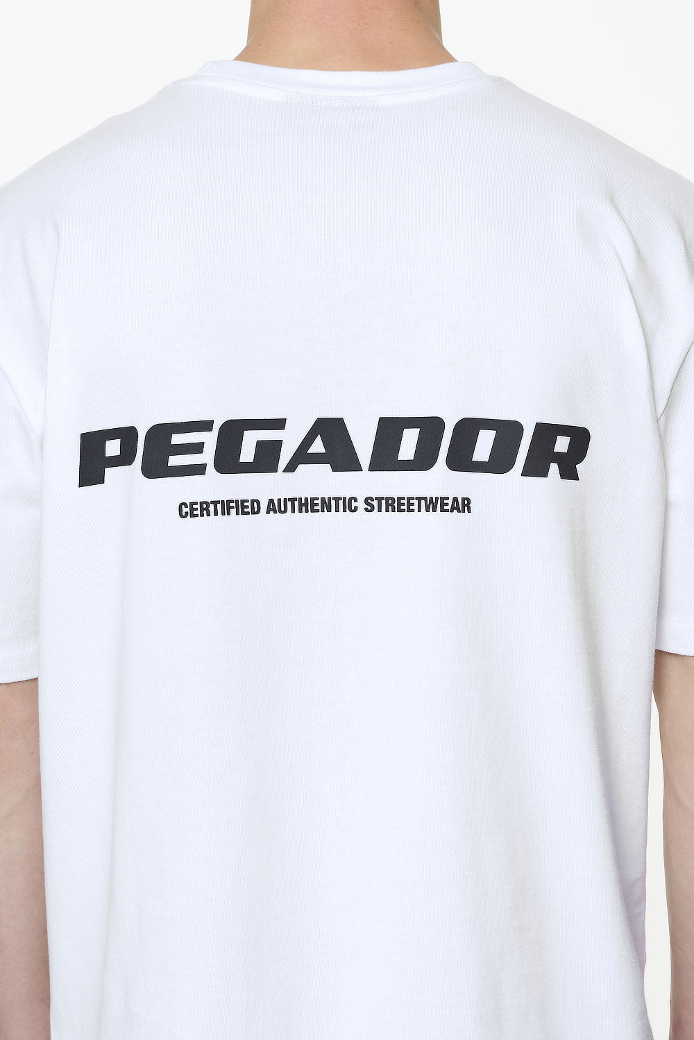 Pegador Colne Logo Oversized Tee White Gum Detailshot aus der Built to Last Kollektion für Herren