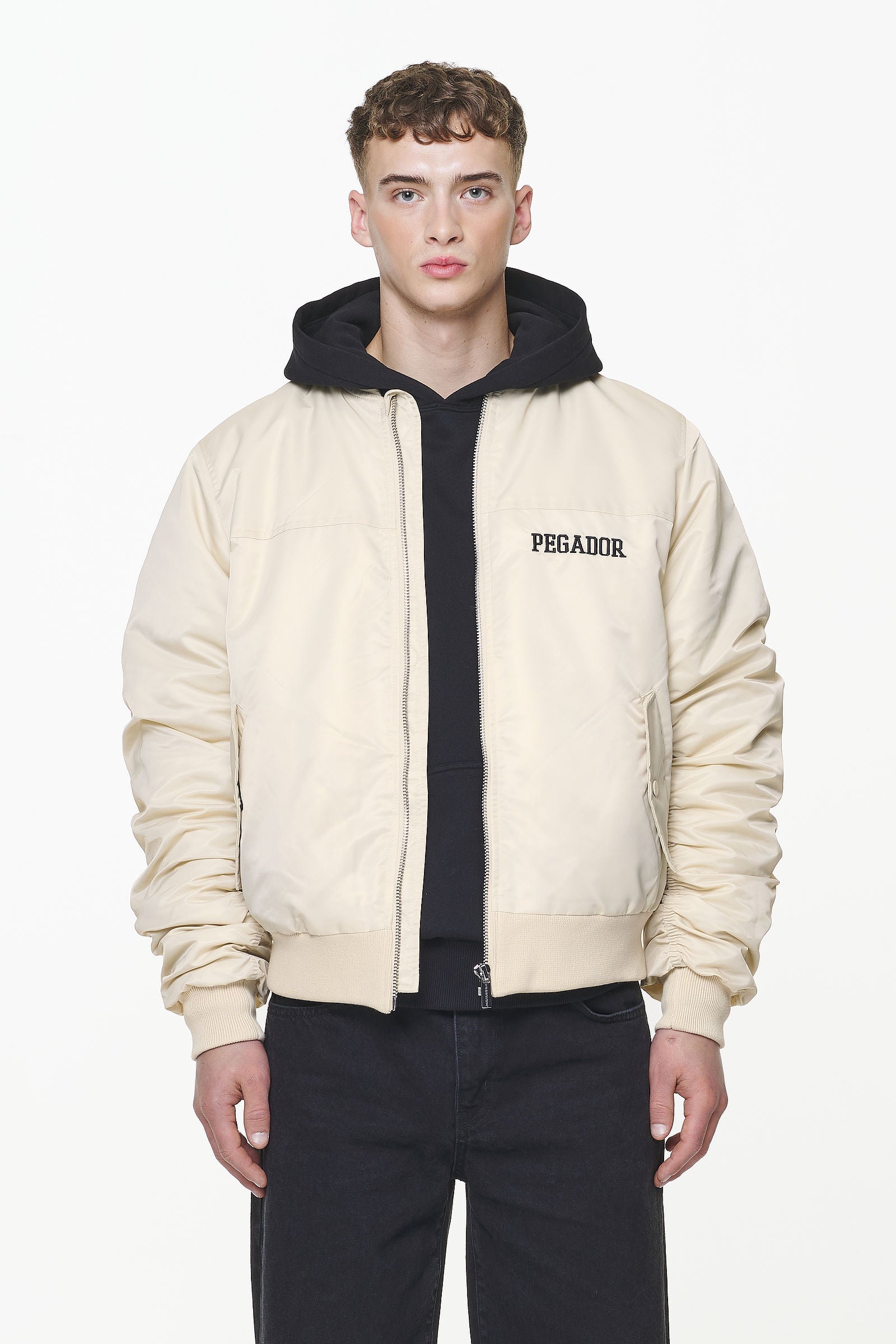 Pegador Garo Bomber Jacket Kingdom Beige Gegenansicht aus der Built to Last Kollektion für Herren