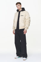 Pegador Garo Bomber Jacket Kingdom Beige Ganzkörper Bild aus der Built to Last Kollektion für Herren