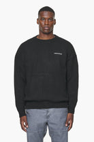 Pegador Logo Shaggy Knit Sweater Onyx Black Hauptansicht aus der Built to Last Kollektion für Herren