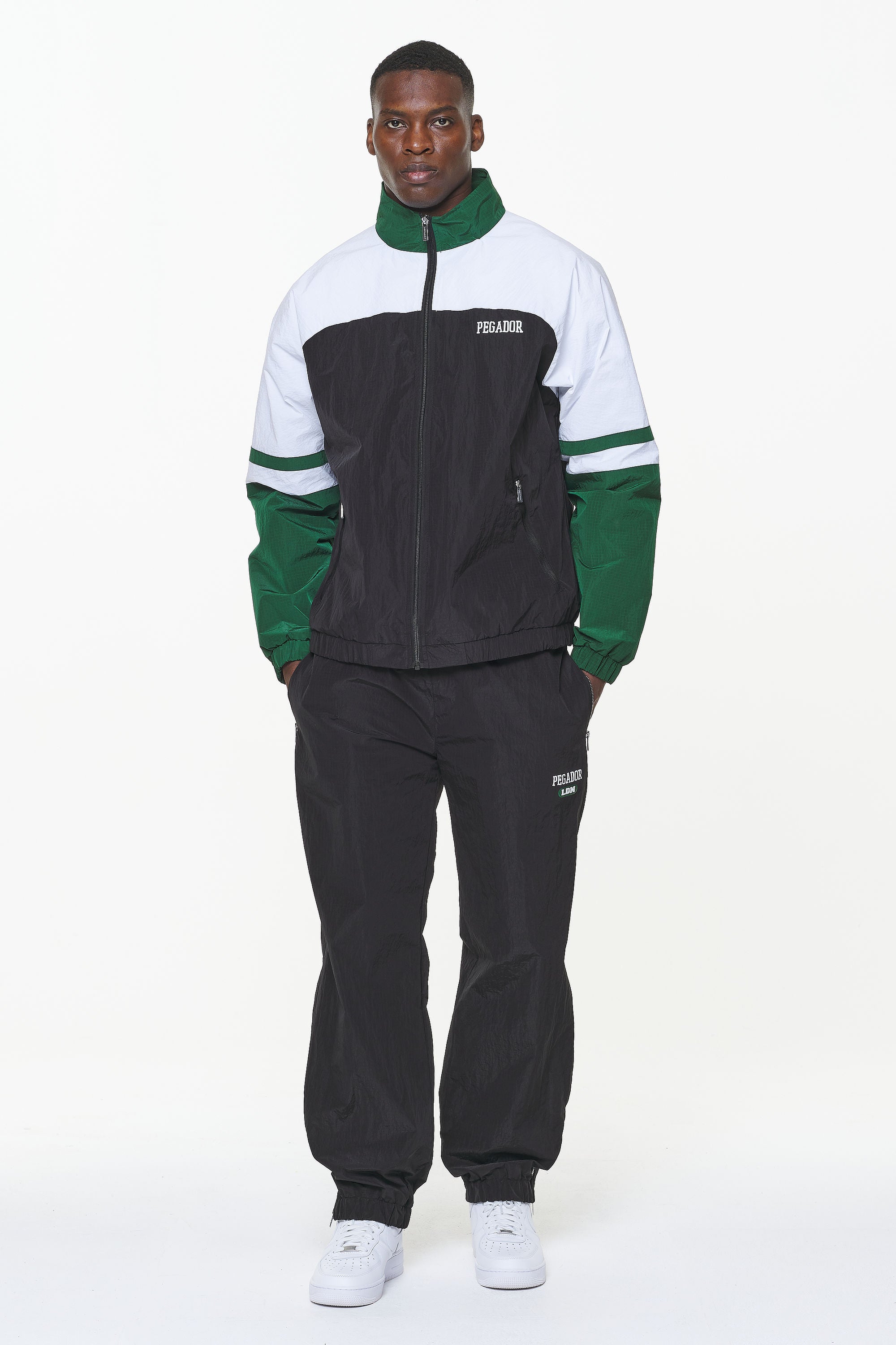 Pegador Firb Track Jacket Onyx Black White Ganzkörper Bild aus der Built to Last Kollektion für Herren