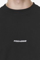 Pegador Logo Boxy Tee Vintage Washed Onyx Black Detailshot aus der Built to Last Kollektion für Herren