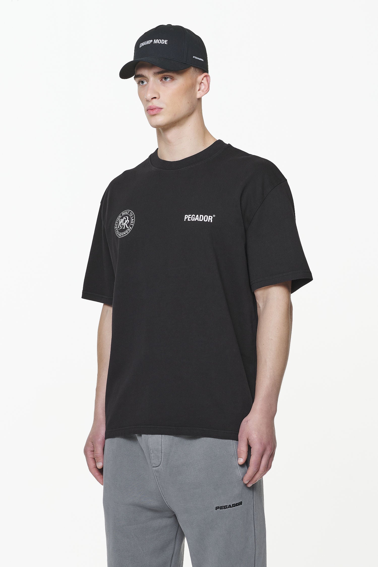 Pegador Dike Oversized Tee Vintage Onyx Black Gegenansicht aus der Built to Last Kollektion für Herren