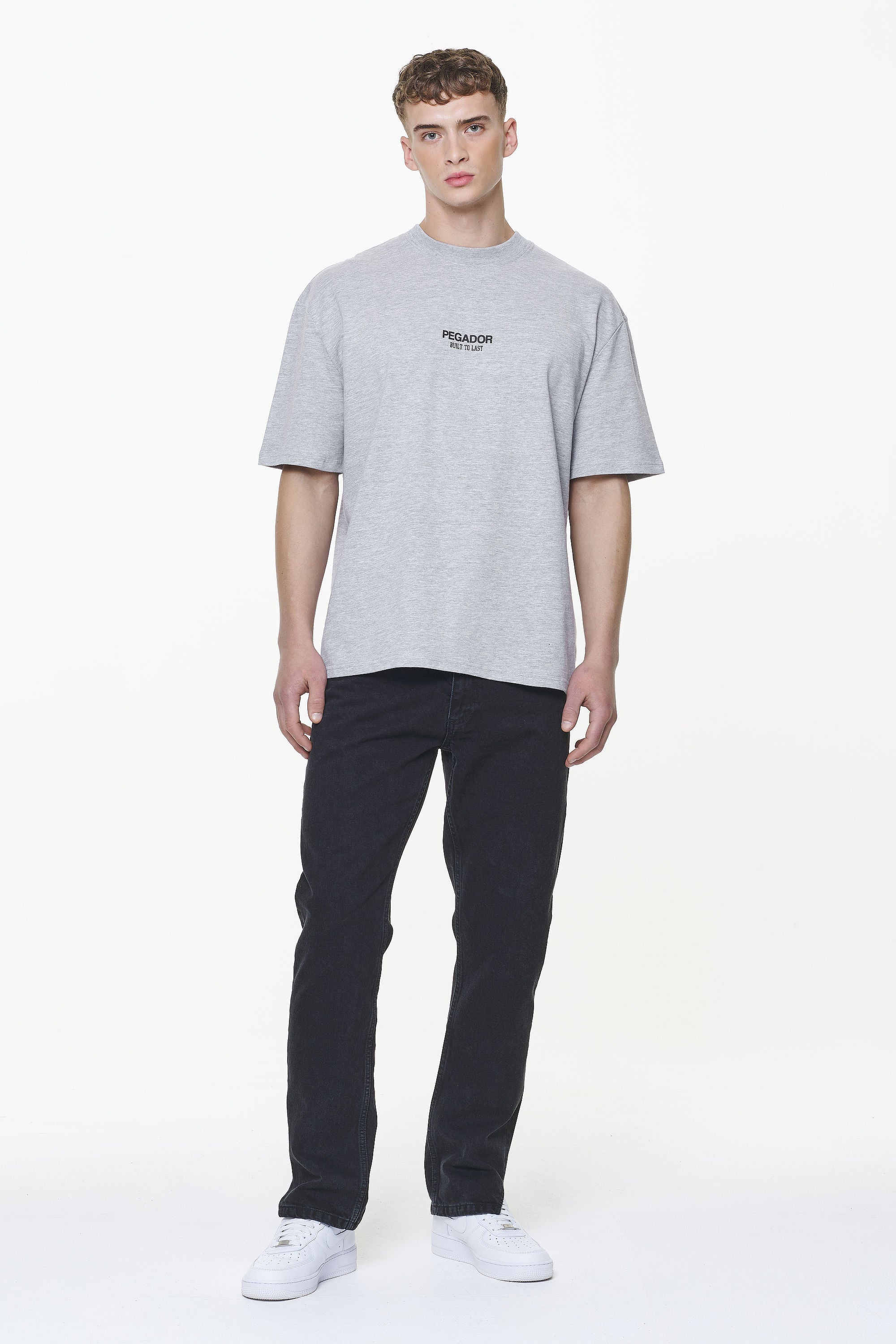 Pegador Mouncy Oversized Tee Grey Melange Ganzkörper Bild aus der Built to Last Kollektion für Herren