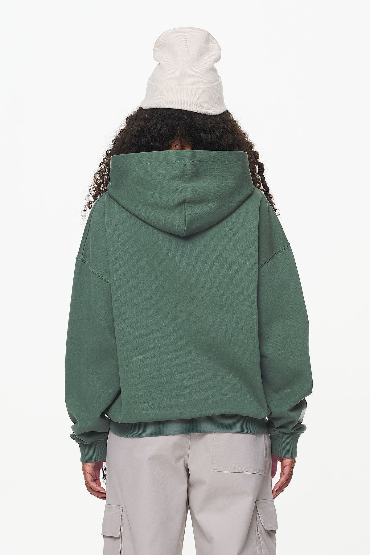 Pegador Keats Logo Oversized Hoodie Vintage Washed Garden Green Detailshot aus der Built to Last Kollektion für DaHerren