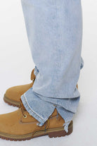 Pegador Terrance Wide Jeans Washed Light Blue Detailshot aus der Built to Last Kollektion für DaHerren