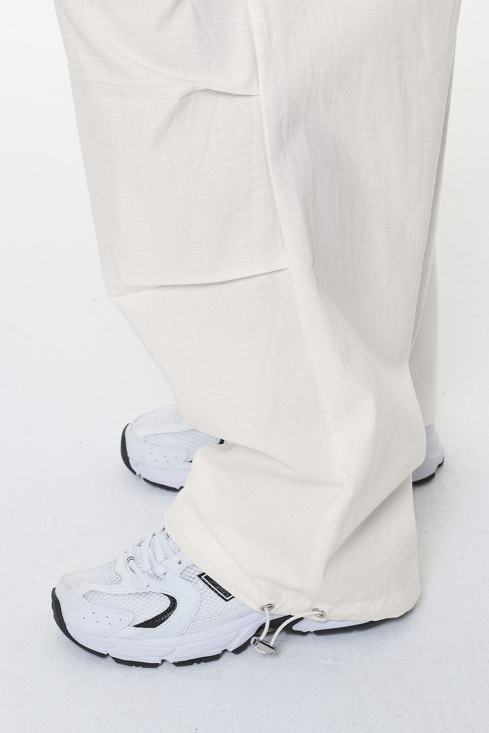 Pegador Tower Skydiver Track Pants Vintage Washed Bone White Detailshot aus der Built to Last Kollektion für DaHerren