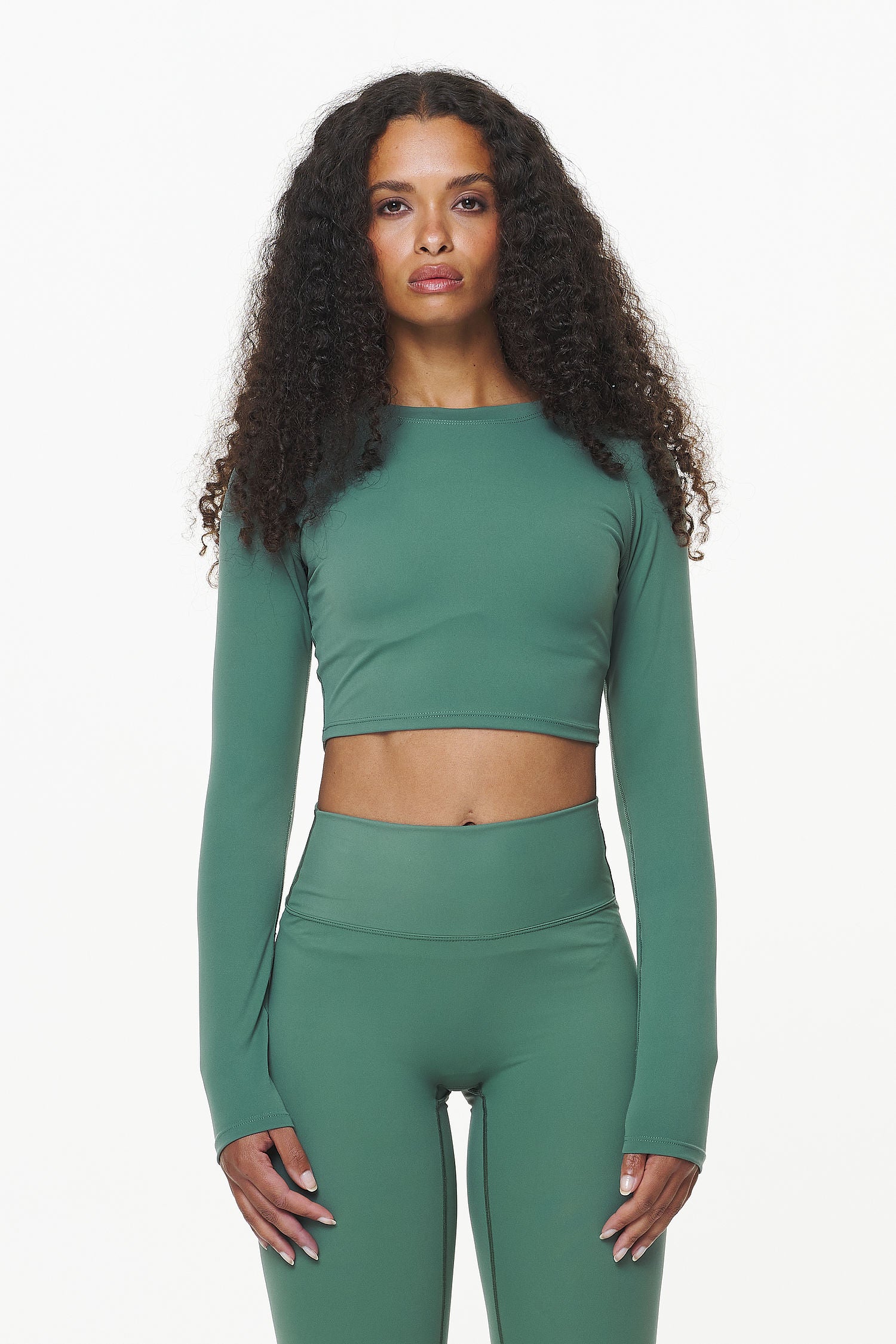 Pegador Bow Longsleeve Garden Green Seitenansicht aus der Built to Last Kollektion für DaHerren