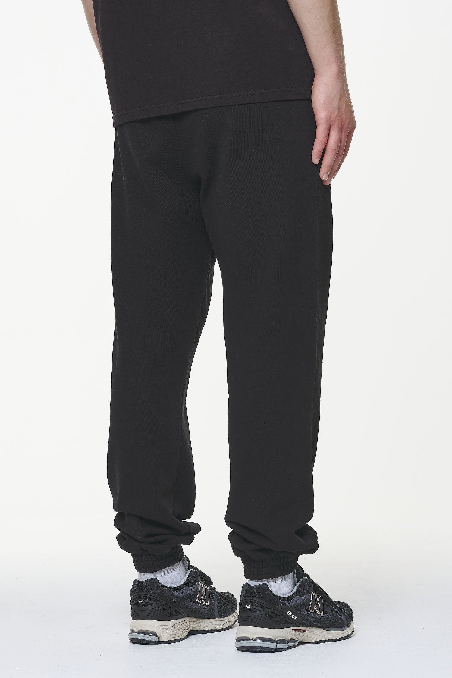 Pegador Smith Heavy Sweat Pants Vintage Washed Onyx Black Detailshot aus der Built to Last Kollektion für Herren