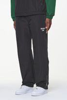 Pegador Firb Wide Track Pants Onyx Black Gegenansicht aus der Built to Last Kollektion für Herren