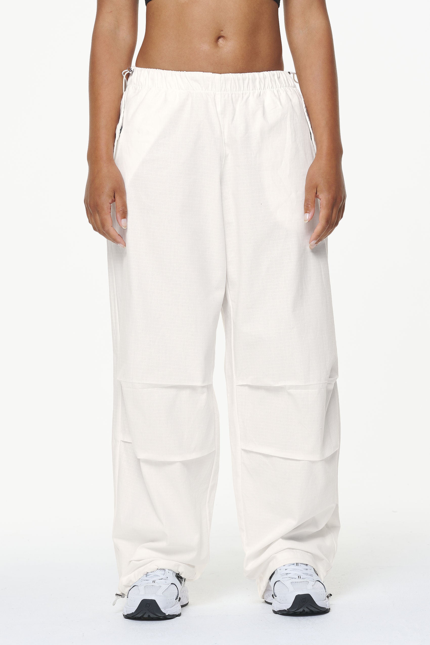 Pegador Tower Skydiver Track Pants Vintage Washed Bone White Gegenansicht aus der Built to Last Kollektion für DaHerren