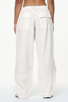 Pegador Tower Skydiver Track Pants Vintage Washed Bone White Detailshot aus der Built to Last Kollektion für DaHerren