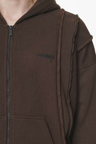 Pegador Ancy Inside Out Terry Boxy Sweat Jacket Washed Oak Brown Detailshot aus der Do not Disturb Kollektion für Herren