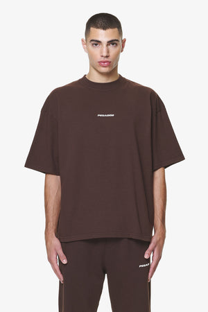 Pegador Logo Boxy Tee Washed Oak Brown Gum Hauptansicht aus der Do not Disturb Kollektion für Herren