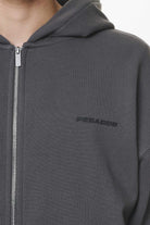 Pegador Logo Oversized Sweat Jacket Washed Volcano Grey Gum Detailshot aus der Do not Disturb Kollektion für Herren