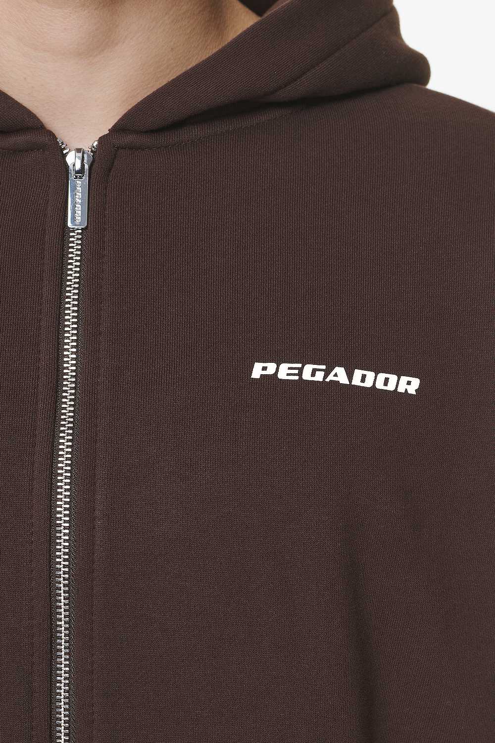 Pegador Logo Oversized Sweat Jacket Washed Oak Brown Gum Detailshot aus der Do not Disturb Kollektion für Herren