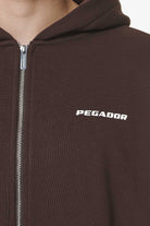 Pegador Logo Oversized Sweat Jacket Washed Oak Brown Gum Detailshot aus der Do not Disturb Kollektion für Herren