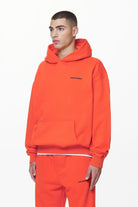 Pegador Logo Oversized Hoodie Washed Signal Red Gum Seitenansicht aus der Do not Disturb Kollektion für Herren