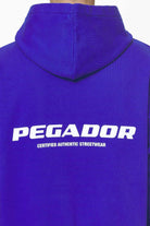 Pegador Colne Logo Oversized Hoodie Washed Endless Blue Detailshot aus der Do not Disturb Kollektion für Herren