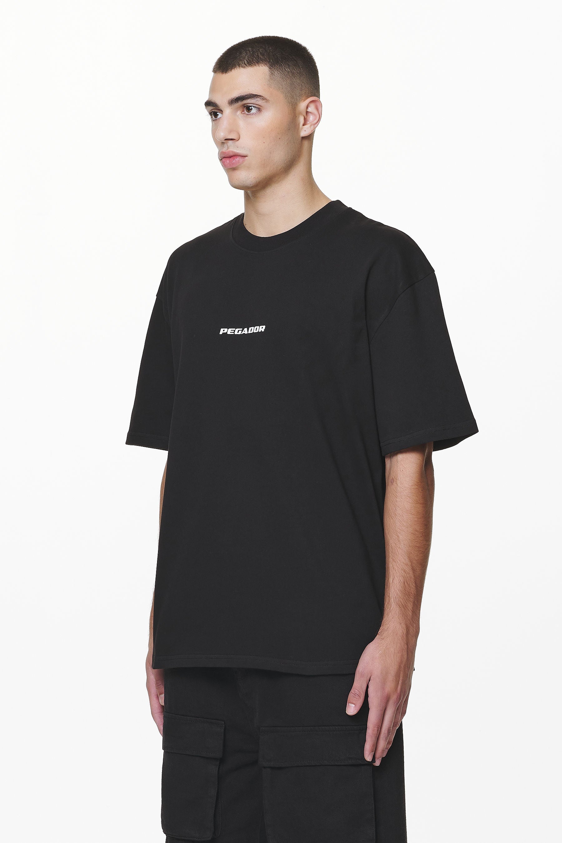 Pegador Colne Logo Oversized Tee Black Gegenansicht aus der Do not Disturb Kollektion für Herren