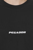 Pegador Colne Logo Oversized Tee Black Detailshot aus der Do not Disturb Kollektion für Herren