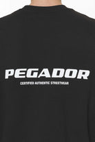 Pegador Colne Logo Oversized Tee Black Detailshot aus der Do not Disturb Kollektion für Herren