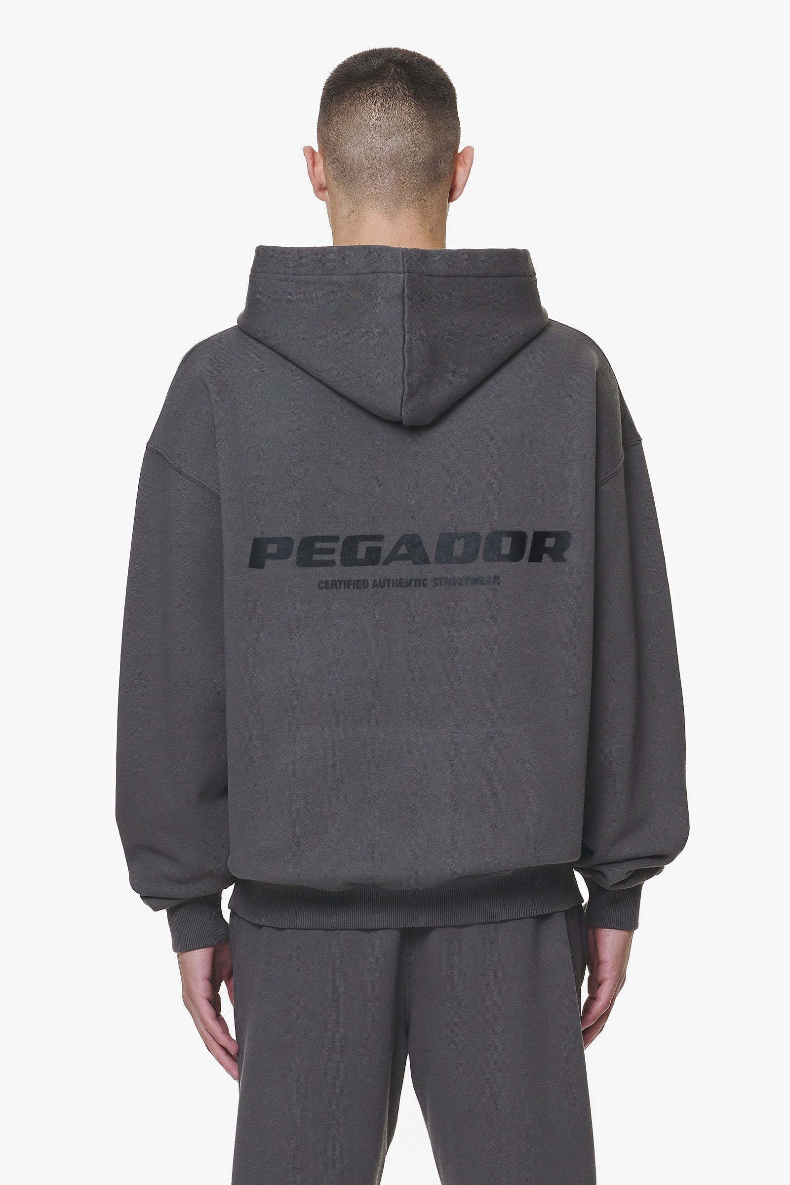 Pegador Colne Logo Oversized Hoodie Washed Volcano Grey Hauptansicht aus der Do not Disturb Kollektion für Herren