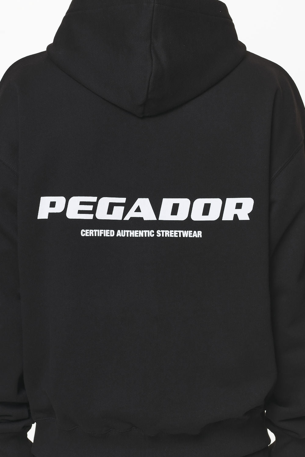 Pegador Colne Logo Oversized Sweat Jacket Black Detailshot aus der Do not Disturb Kollektion für Herren