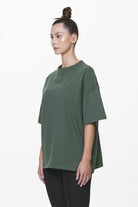 Pegador Bel Air Heavy Oversized Tee Washed Sage Green Gum Seitenansicht aus der Do not Disturb Kollektion für DaHerren