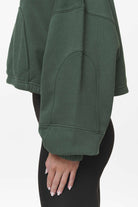 Pegador Skei Logo Oversized Cropped Hoodie Washed Sage Green Detailshot aus der Do not Disturb Kollektion für DaHerren