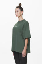 Pegador Arendal Logo Heavy Oversized Tee Washed Sage Green Gegenansicht aus der Do not Disturb Kollektion für DaHerren