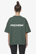 Pegador Arendal Logo Heavy Oversized Tee Washed Sage Green Hauptansicht aus der Do not Disturb Kollektion für DaHerren