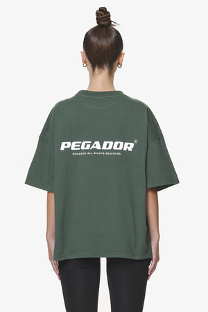 Pegador Arendal Logo Heavy Oversized Tee Washed Sage Green Hauptansicht aus der Do not Disturb Kollektion für DaHerren