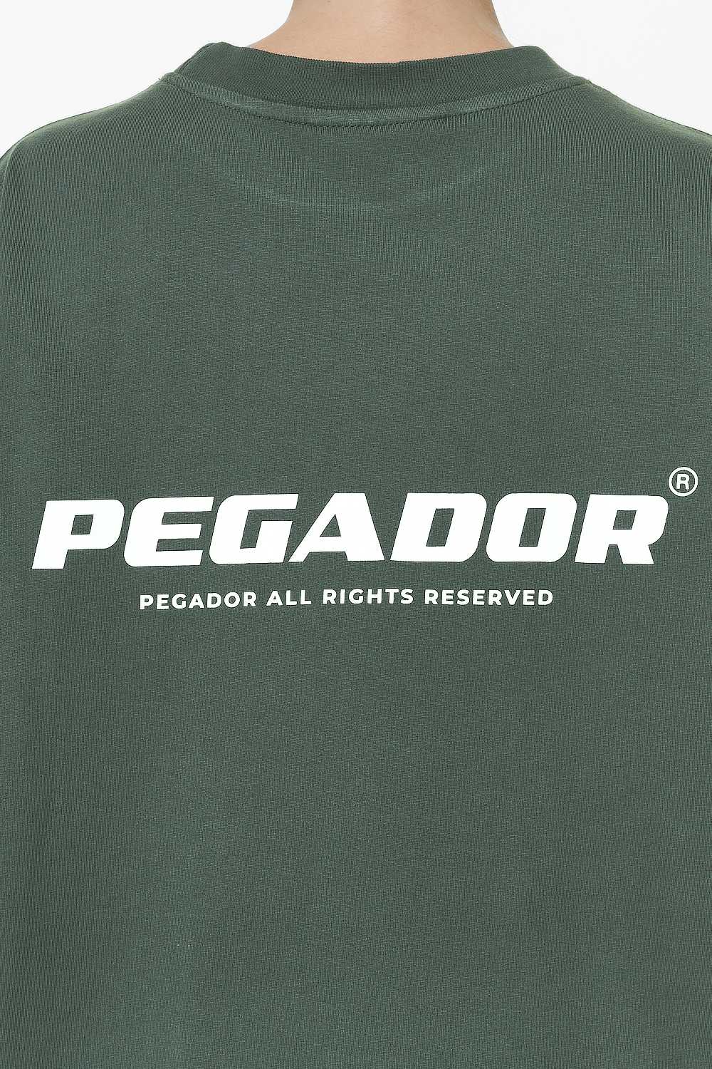 Pegador Arendal Logo Heavy Oversized Tee Washed Sage Green Detailshot aus der Do not Disturb Kollektion für DaHerren