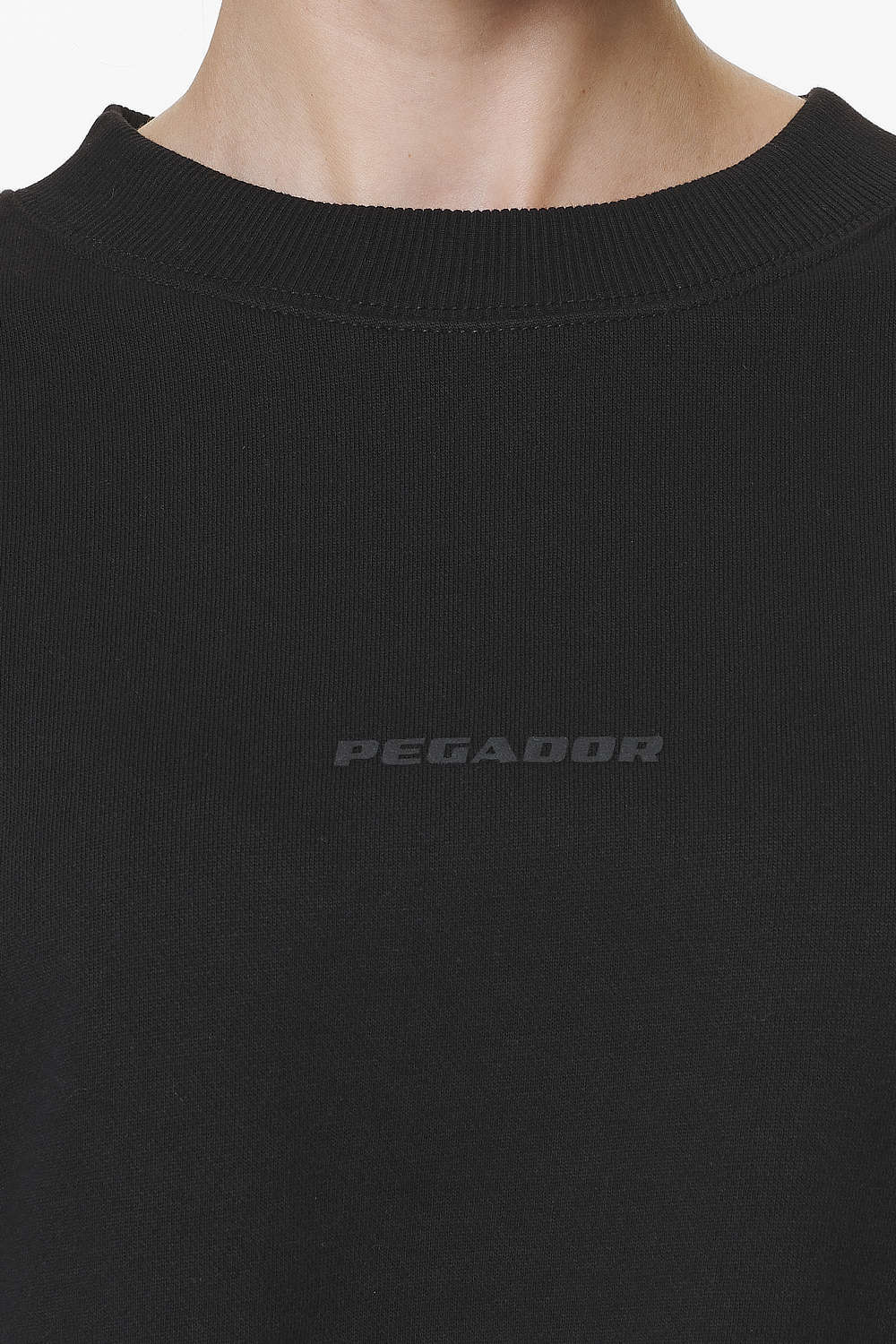 Pegador Londa Cropped Oversized Sweater Black Gum Detailshot aus der Do not Disturb Kollektion für DaHerren