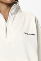 Pegador Vuku Logo Oversized Halfzip Washed Salty Cream Detailshot aus der Do not Disturb Kollektion für DaHerren