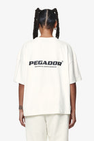 Pegador Arendal Logo Heavy Oversized Tee Washed Salty Cream Detailshot aus der Do not Disturb Kollektion für DaHerren