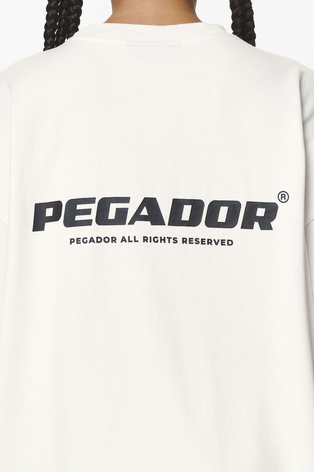 Pegador Arendal Logo Heavy Oversized Tee Washed Salty Cream Detailshot aus der Do not Disturb Kollektion für DaHerren