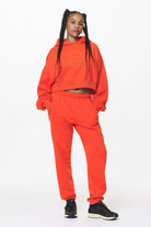 Pegador Salita Oversized Cropped Hoodie Washed Signal Red Gum Ganzkörper Bild aus der Do not Disturb Kollektion für DaHerren