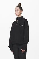 Pegador Vuku Logo Oversized Halfzip Black Gegenansicht aus der Do not Disturb Kollektion für DaHerren