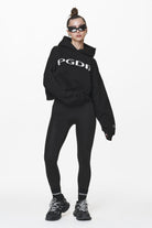 Pegador Troms Oversized Cropped Hoodie Black Ganzkörper Bild aus der Do not Disturb Kollektion für DaHerren