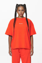 Pegador Arendal Logo Heavy Oversized Tee Washed Signal Red Seitenansicht aus der Do not Disturb Kollektion für DaHerren