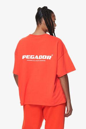 Pegador Arendal Logo Heavy Oversized Tee Washed Signal Red Hauptansicht aus der Do not Disturb Kollektion für DaHerren