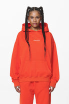 Pegador Atna Logo Oversized Hoodie Washed Signal Red Seitenansicht aus der Do not Disturb Kollektion für DaHerren