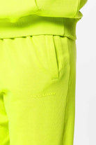 Pegador Villa High Waisted Sweat Pants Washed Lime Yellow Gum Detailshot aus der Do not Disturb Kollektion für DaHerren